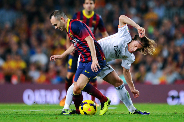 Modric vs Iniesta: Ai mới là nhạc trưởng của những trận El Classico?