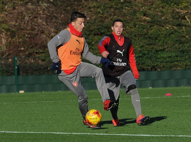 Chùm ảnh: Lucas Perez trở lại, Arsenal sẵn sàng đấu Southampton