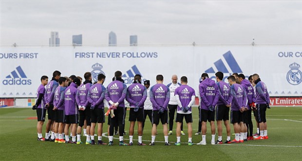 Real Madrid tưởng nhớ Chapecoense ngay trên sân tập