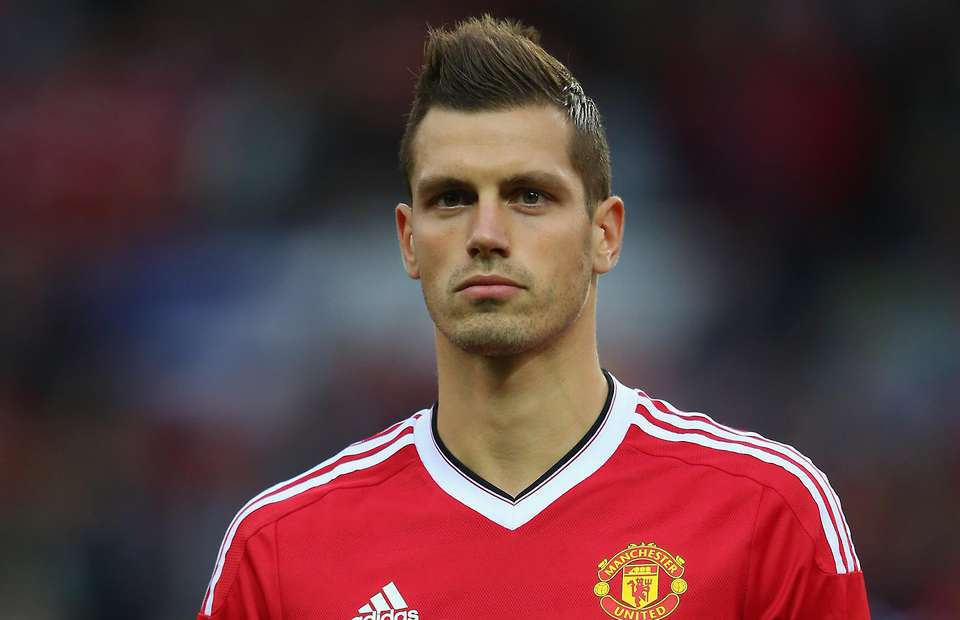 Morgan Schneiderlin thể hiện ra sao mùa 2015/16?