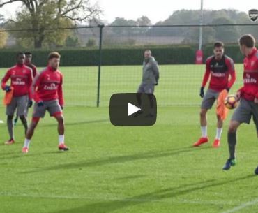 Bài tập 5v2 của Arsenal tại London Colney