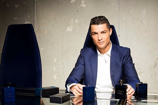 Ronaldo chạy đà cho siêu kinh điển bằng hương nước hoa mới