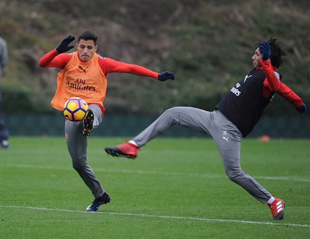Chùm ảnh: Sanchez sung sức, Arsenal sẵn sàng đấu West Ham