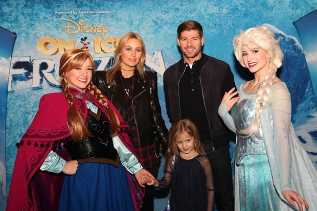 Đại gia đình Liverpool hạnh phúc tề tụ tại vương quốc Disney