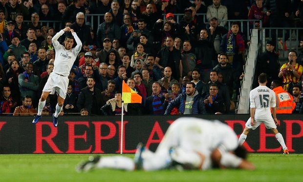 Ronaldo khiến sân Camp Nou... hết thiêng