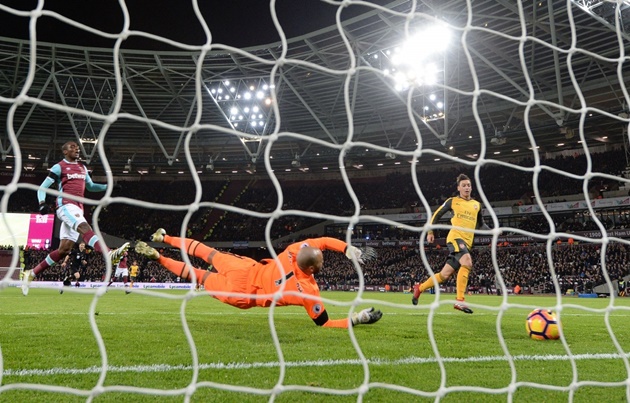Chùm ảnh: Sanchez chói sáng, Arsenal hủy diệt West Ham
