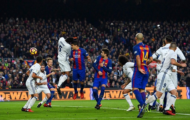 Điểm tin sáng 04/12: Zidane san bằng kỉ lục của Mourinho; Enrique nổi điên với học trò