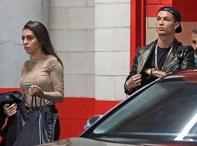 Điểm tin hậu trường 7/12: Ronaldo tất bật vì “gây họa” cho bạn gái; Công Phượng lạ lẫm “hóa thân” thành Lý Tiểu Long