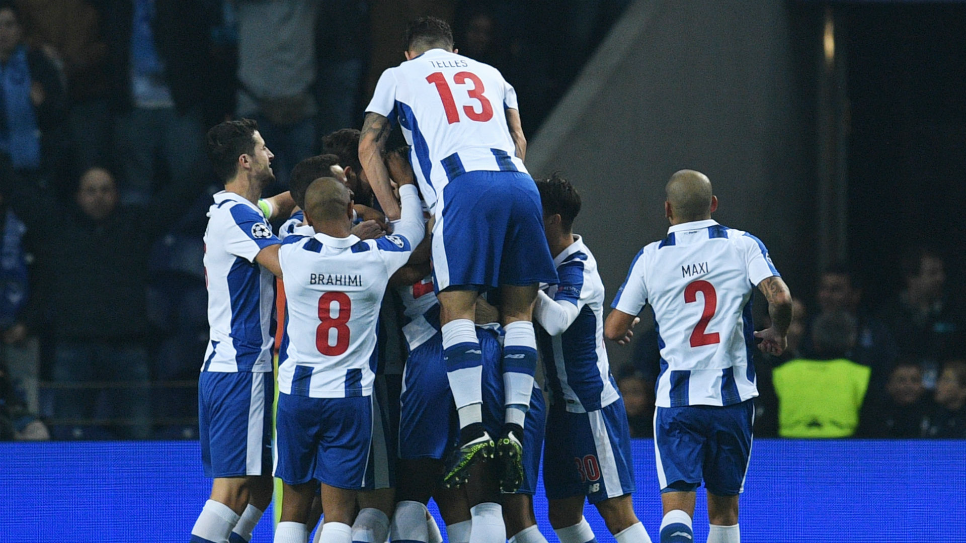 Bảng G Champions League: Leicester thua thảm Porto trong trận cầu thủ tục