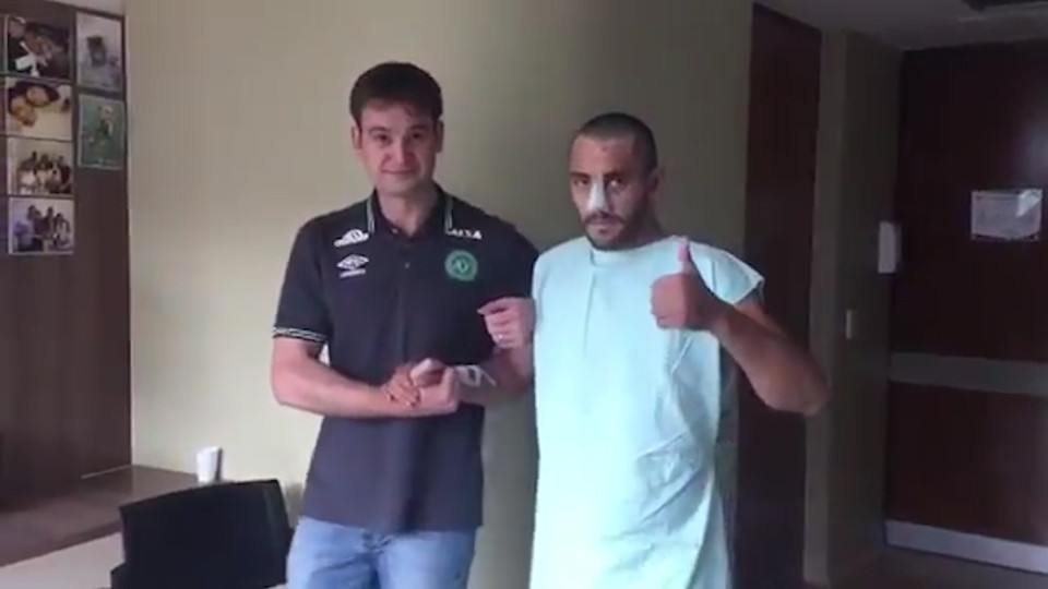 Nạn nhân vụ Chapecoense có thể đi lại và nói chuyện