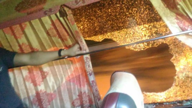 Thành viên tuyển Indonesia đổ máu vì xe bus bị tấn công