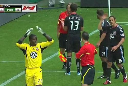 Ảnh bài viết Còn ai nhọ hơn anh chàng thủ môn này? 