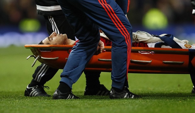 CẬN CẢNH: Mkhitaryan tỏa sáng, rồi rời sân... trên cáng