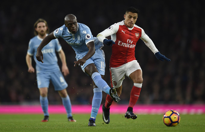 Ảnh bài viết Xem Alexis Sanchez làm khổ hàng thủ Stoke City