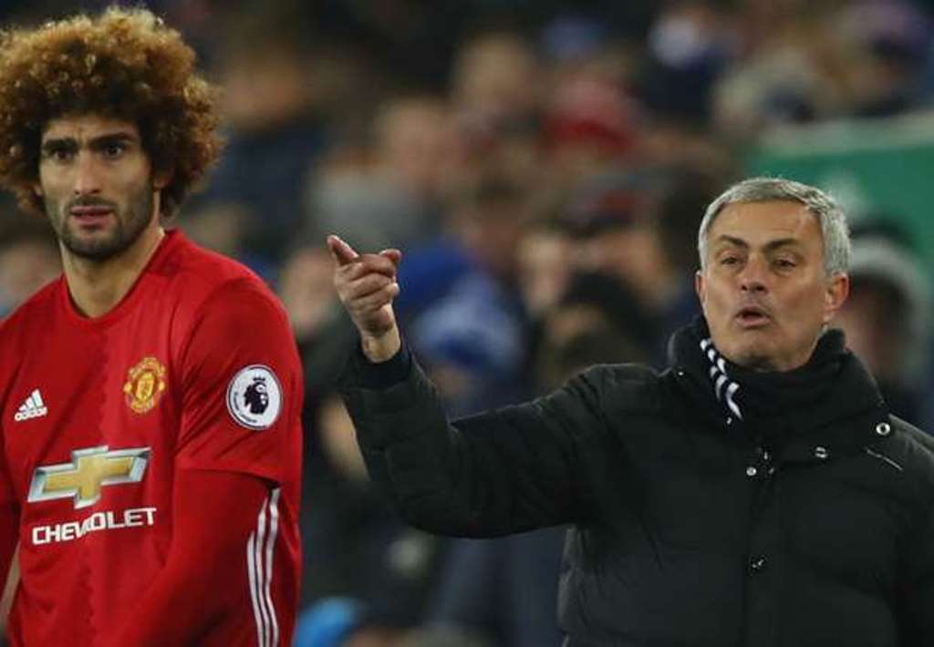 Mourinho không phản đối fan la ó Fellaini
