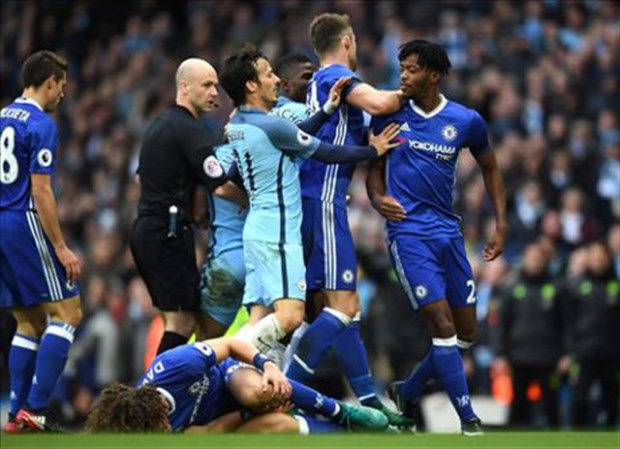 Conte 'điên máu' trước nguy cơ Chelsea bị trừ điểm