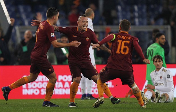 Niang đá hỏng phạt đền, Milan 'ôm hận' trước Roma
