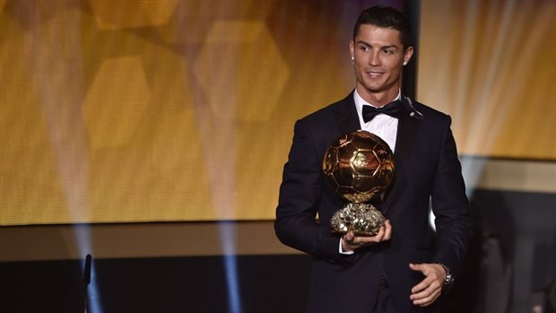 Ronaldo nói gì khi vượt mặt Messi để giành QBV?