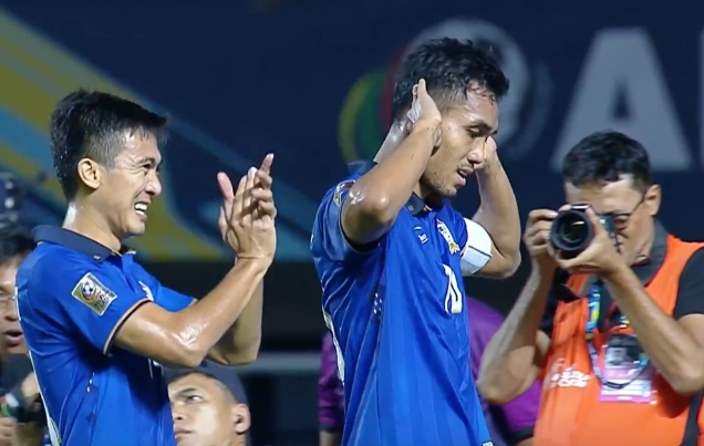 Teerasil Dangda sánh vai Công Vinh ở AFF Cup