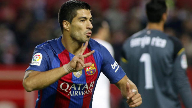 CHÍNH THỨC: Suarez gắn bó với Barca đến 2021