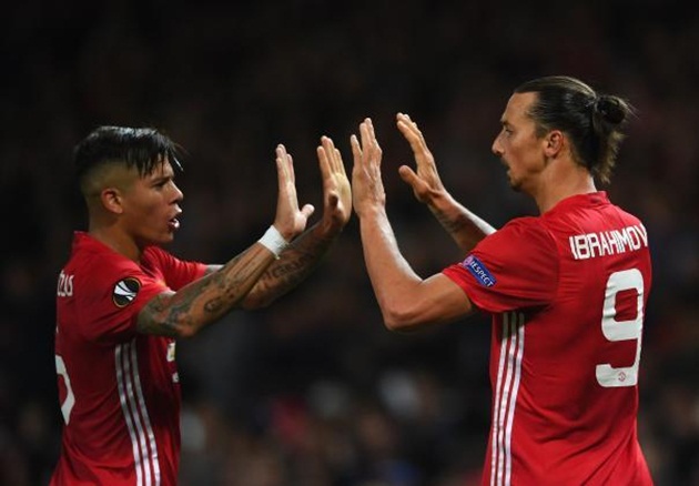 Liên tục chơi xấu, bộ đôi sao Man Utd "hú hồn" với FA