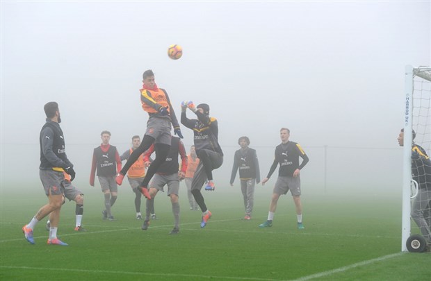 Arsenal ngập chìm trong sương mù trước giờ 'chiến' Man City