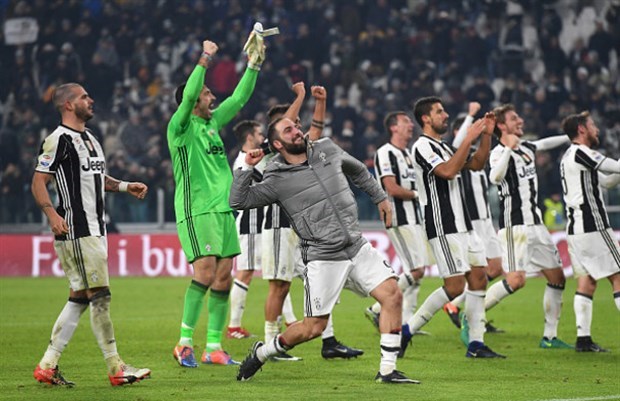 Người Roma đã giương cờ trắng trước Juventus.