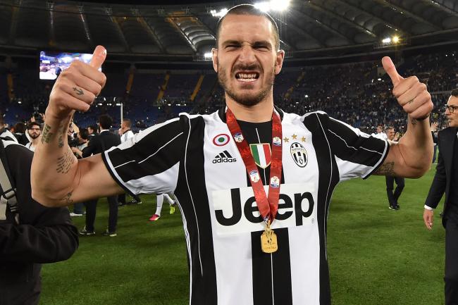 Điểm tin tối 19/12: Wenger bị fan chỉ trích; Chelsea hết cửa đón Bonucci