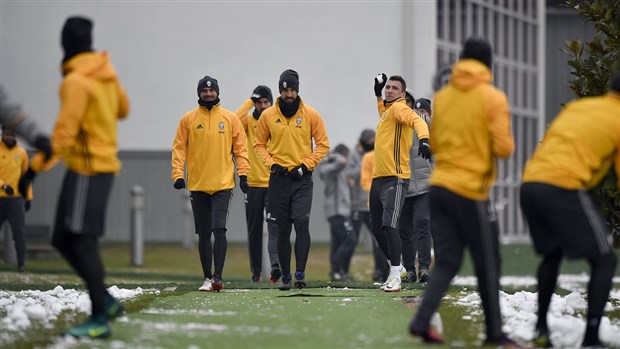 Đại chiến 'bóng tuyết' trên sân tập của Juventus