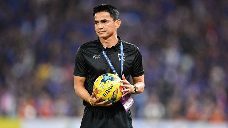 Thái Lan mời thầy cũ của Messi thay Kiatisuk?