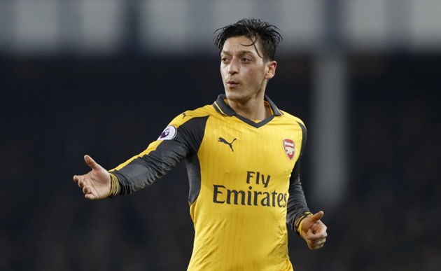 Ảnh bài viết Thống kê: Mesut Oezil đá thế này, đáng bị chỉ trích