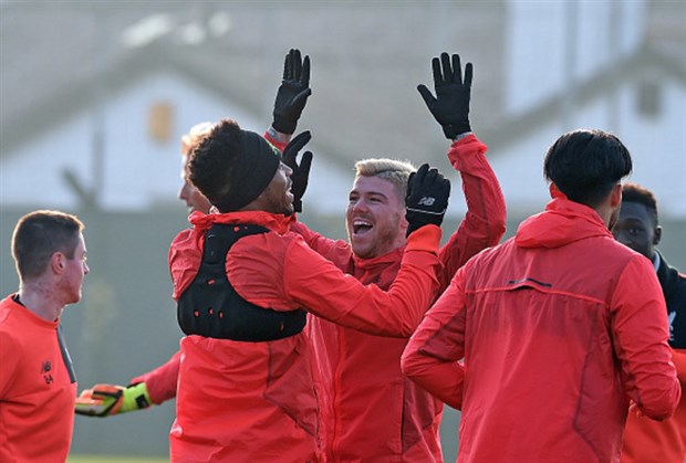 Nhà nhà đi nghỉ, Liverpool vẫn chăm chỉ luyện tập