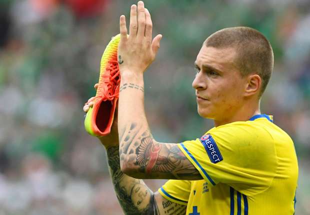 NÓNG: Dấu hiệu Victor Lindelof đã rất gần Man United