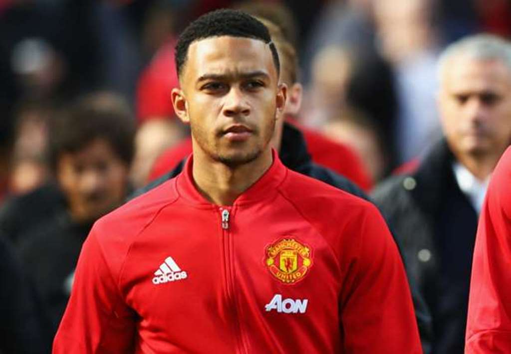 Ảnh bài viết Ashley Young và Depay khiến Mourinho day dứt