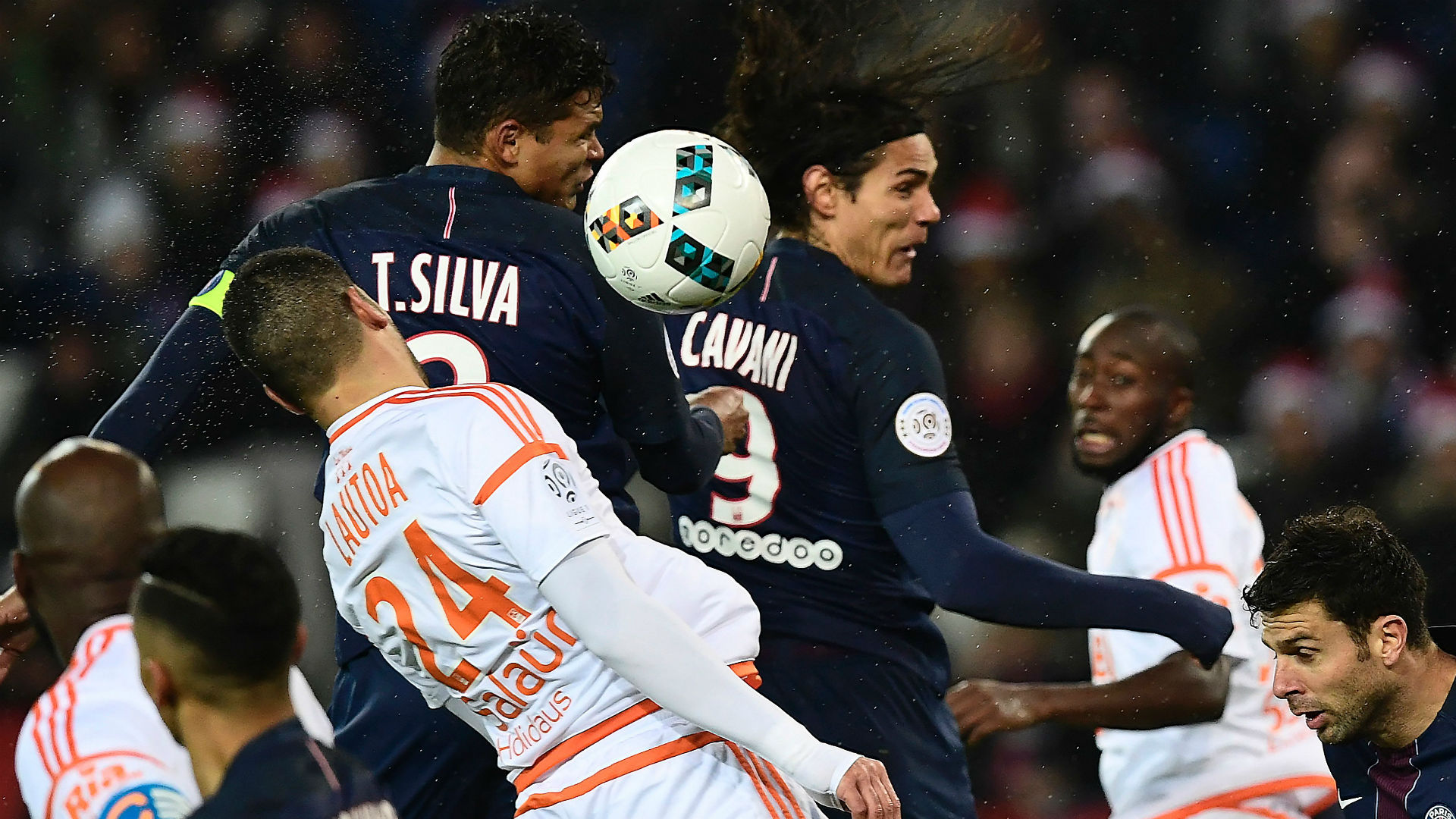 Vòng 19 Ligue 1: Balotelli nhận thẻ đỏ, Nice bị cầm hòa; PSG đại thắng