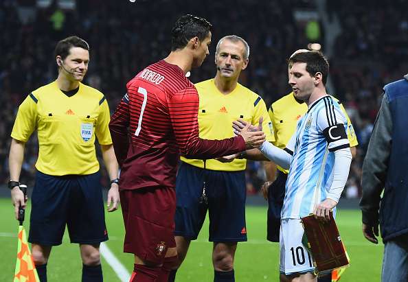 15 bức ảnh đẹp nhất trong 'cuộc đối đầu thế kỷ' giữa Messi và Ronaldo 