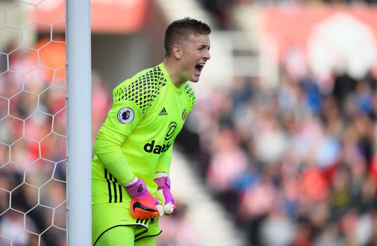 Arsenal chi 35 triệu bảng tìm người thay thế Petr Cech