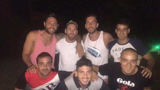 Messi rạng rỡ trong buổi hội ngộ đồng đội cũ