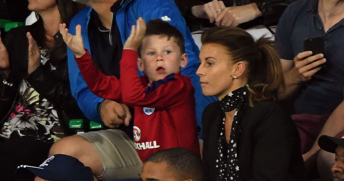 Ảnh bài viết Bỏ mặc Pogba, Lingard "dab" nhiệt tình với con trai Rooney 