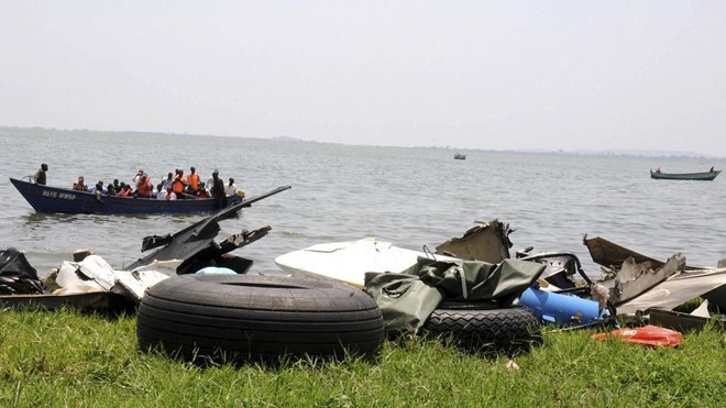 Tàu chở đội bóng bị chìm ở Uganda