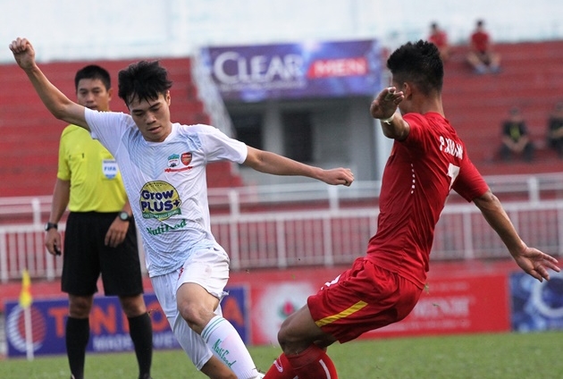 Công Vinh và người hậu bối Văn Toàn