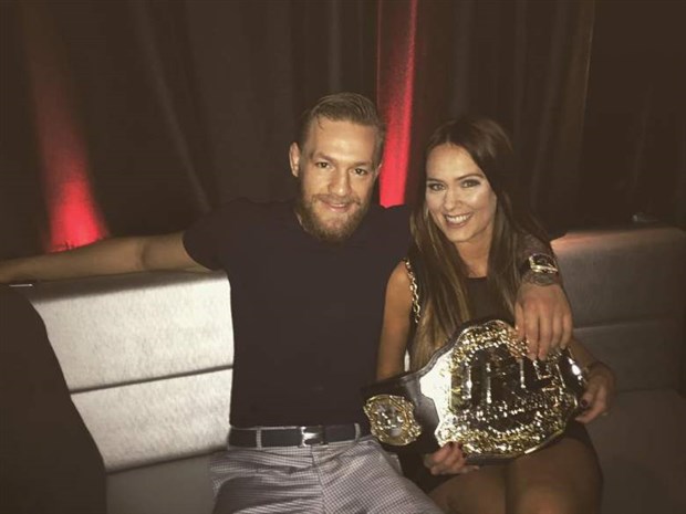 Conor McGregor: Gã ngông trên võ đài, soái ca ngoài đời thực