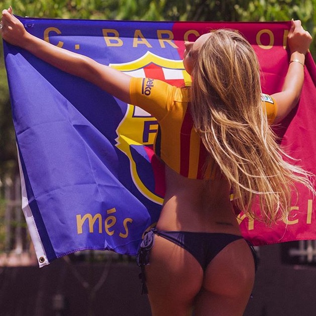 Fan nữ nóng bỏng nhất của Barca tung bộ lịch không thể quyến rũ hơn