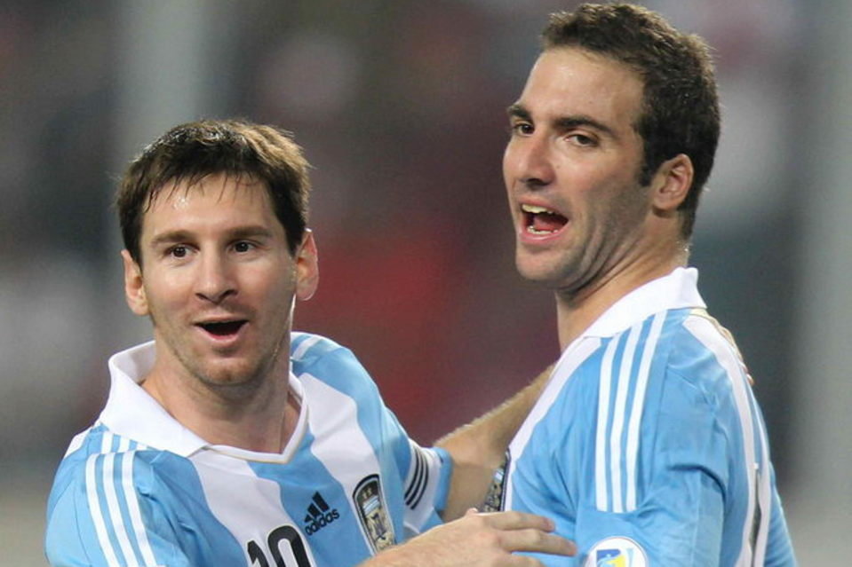 Messi giỏi nhất hiện tại, Ronaldo thống trị mọi thời đại