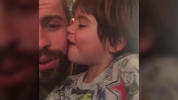 Pique và con trai 'đốn tim' fan hâm mộ với đoạn song ca mới nhất