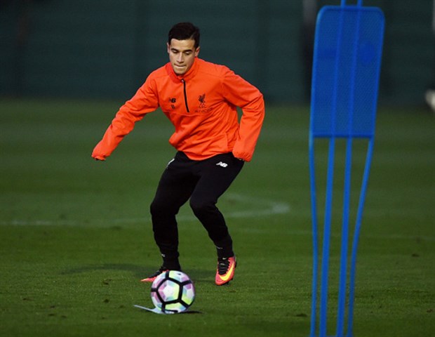 'Ảo thuật gia' Coutinho trở lại tập luyện cùng Liverpool