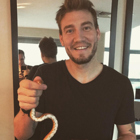 ‘Lord’ Bendtner nuôi rắn, đặt tên như diễn viên nổi tiếng