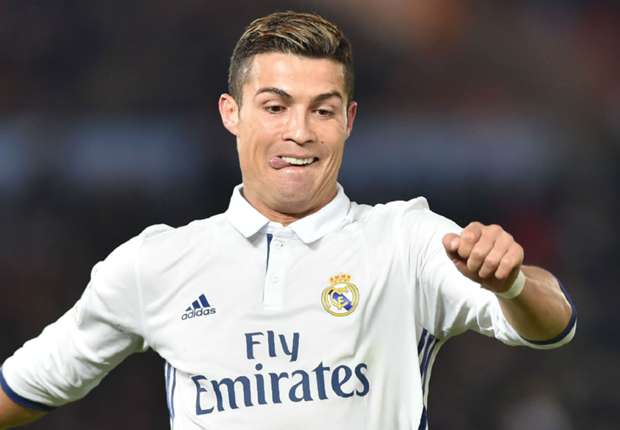 Ronaldo đáp trả lời mời '300 triệu euro' từ Trung Quốc