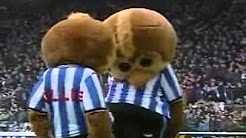 Những khoảnh khắc hài hước của các Mascot trên sân bóng