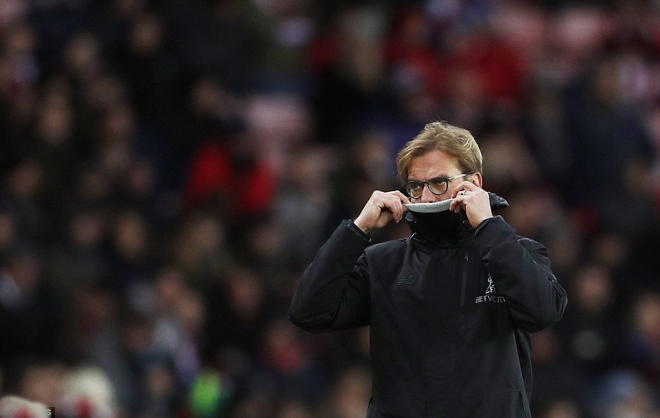 Hai lần bị thổi penalty, Liverpool ngậm ngùi chia điểm đáng tiếc trên sân Ánh Sáng